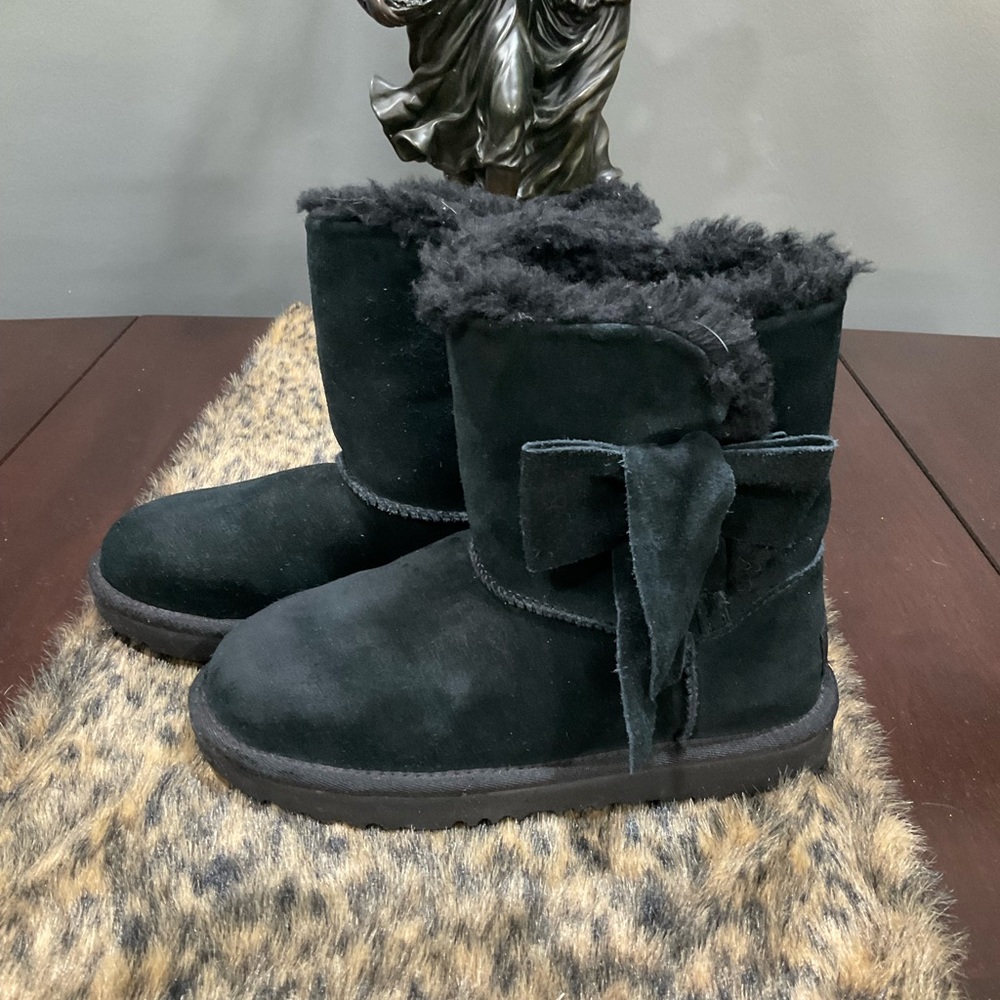 UGG ONE SIDE BOW‎ LEATHER BOOTS